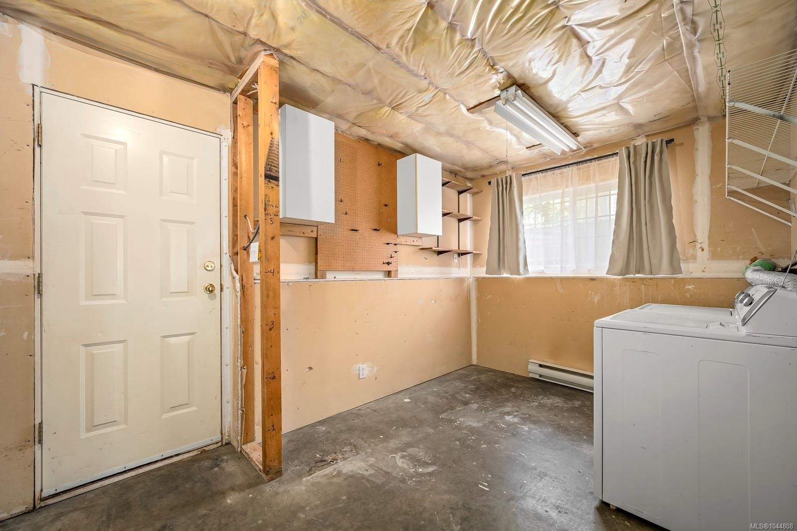 #B-2221 Embleton Cres, Courtenay, BC - Indoor Photo Showing Laundry Room