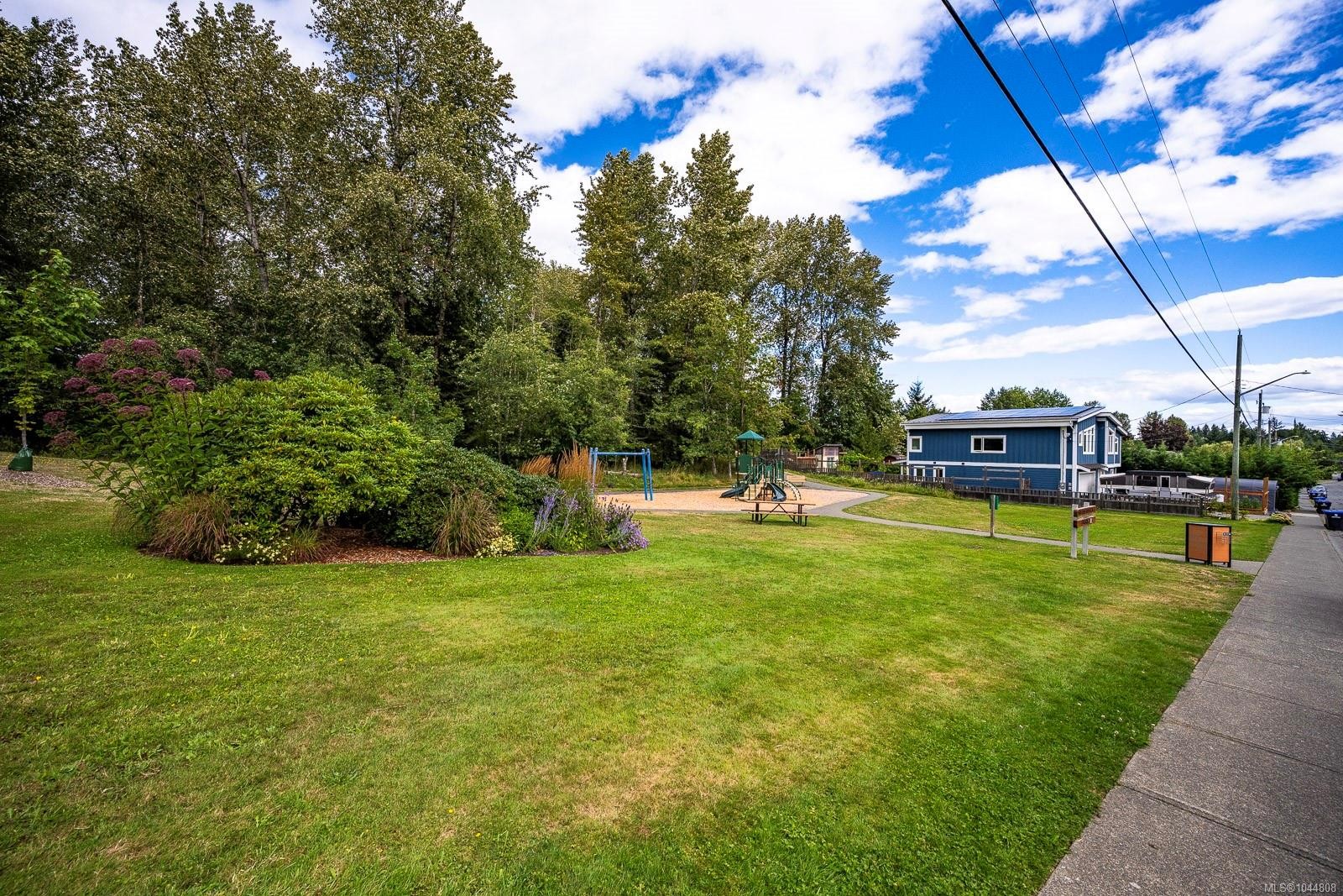 #B-2221 Embleton Cres, Courtenay, BC - Outdoor