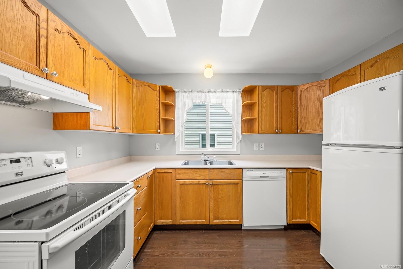 #B-2221 Embleton Cres, Courtenay, BC - Indoor Photo Showing Kitchen With Double Sink