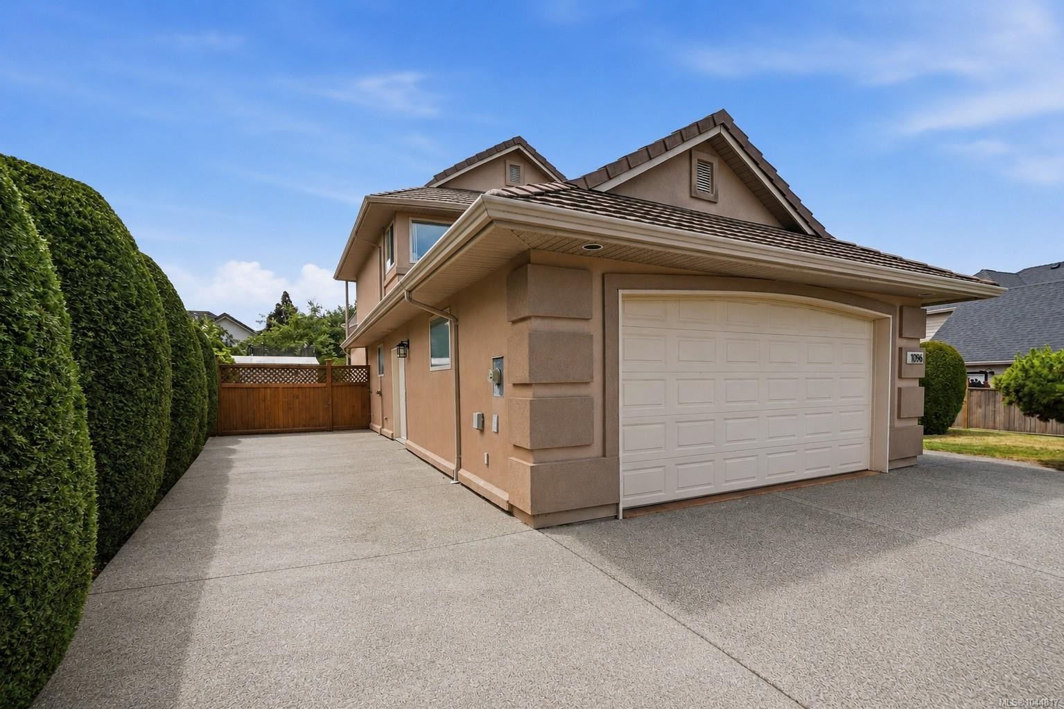 1096 Aery View Way, Parksville, BC