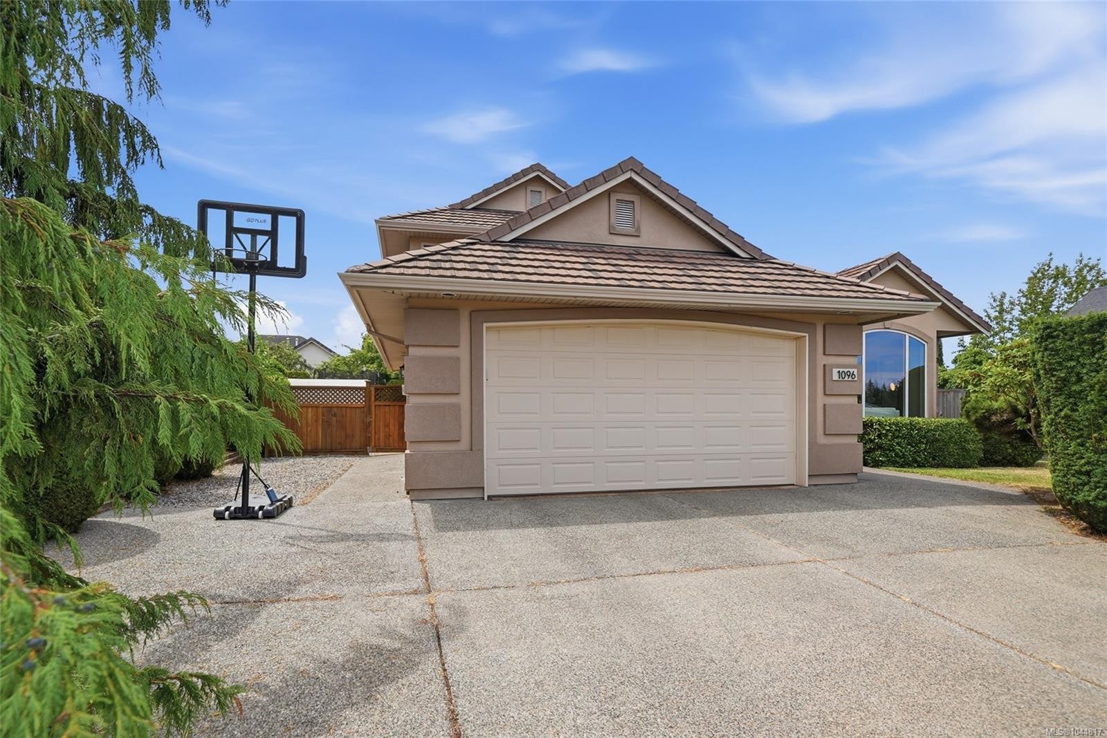 1096 Aery View Way, Parksville, BC