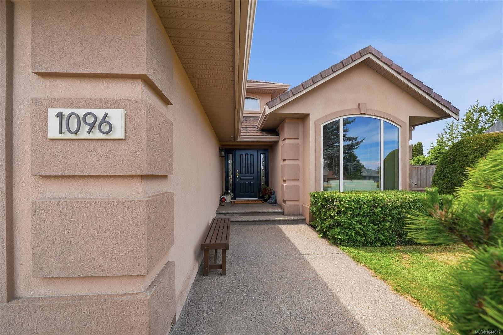 1096 Aery View Way, Parksville, BC