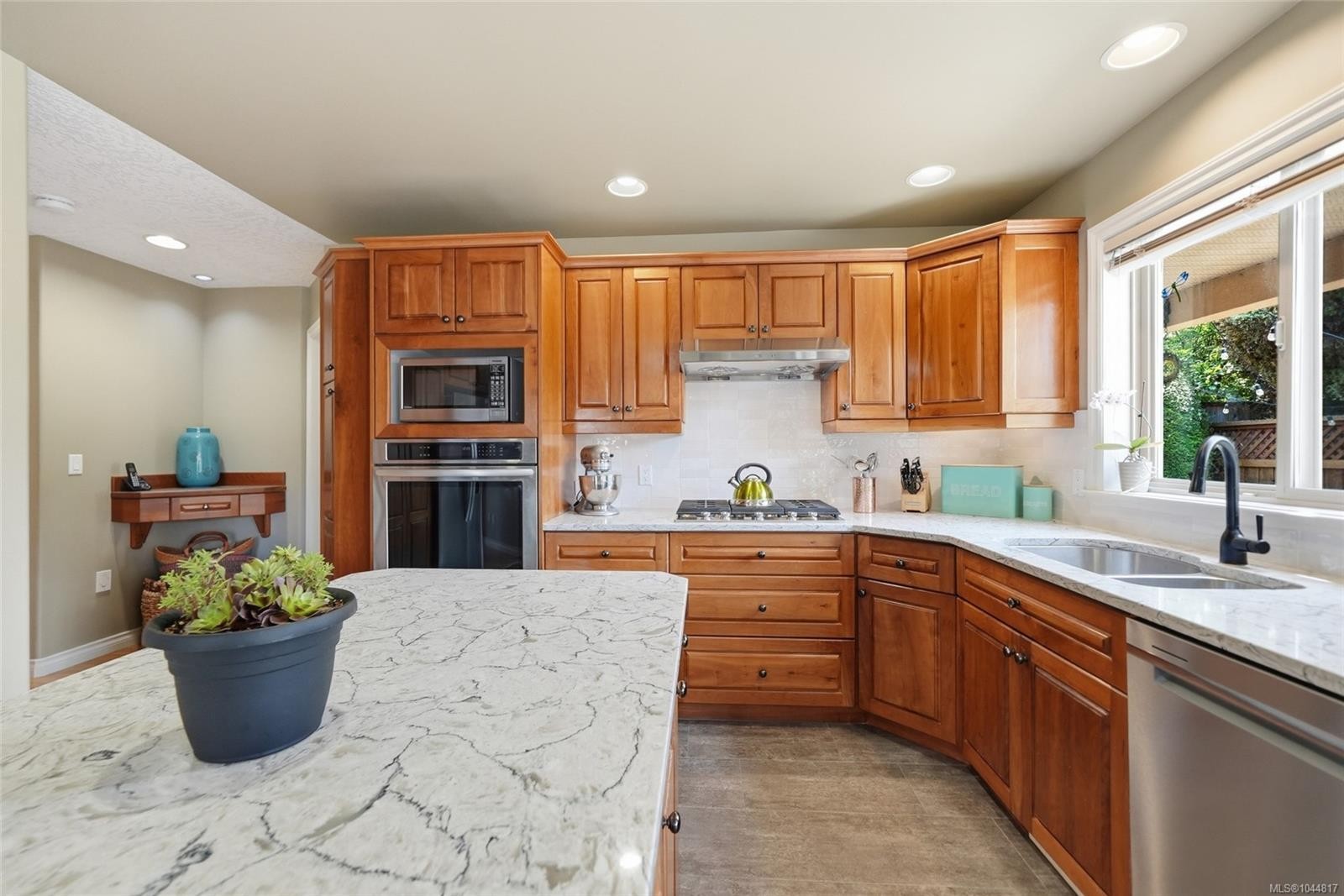 1096 Aery View Way, Parksville, BC