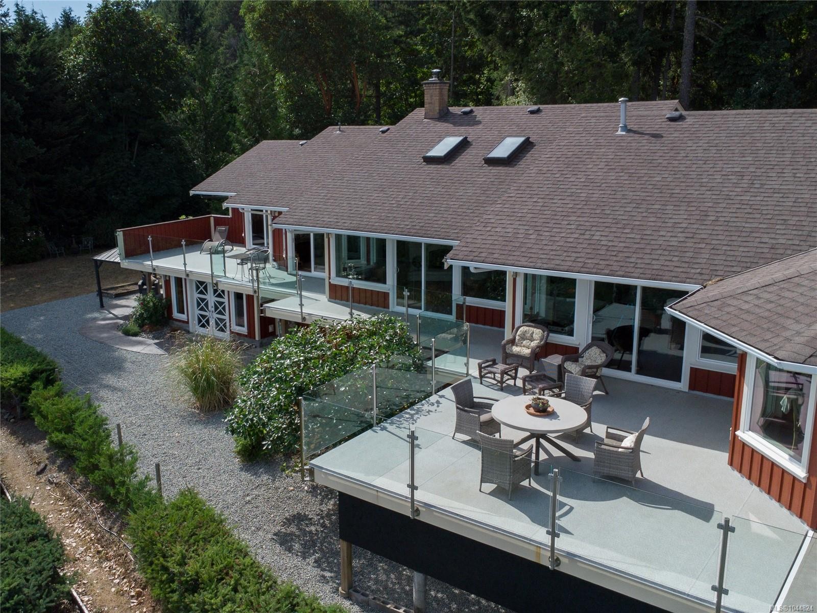 8485 Lisa Lane, Lantzville, BC
