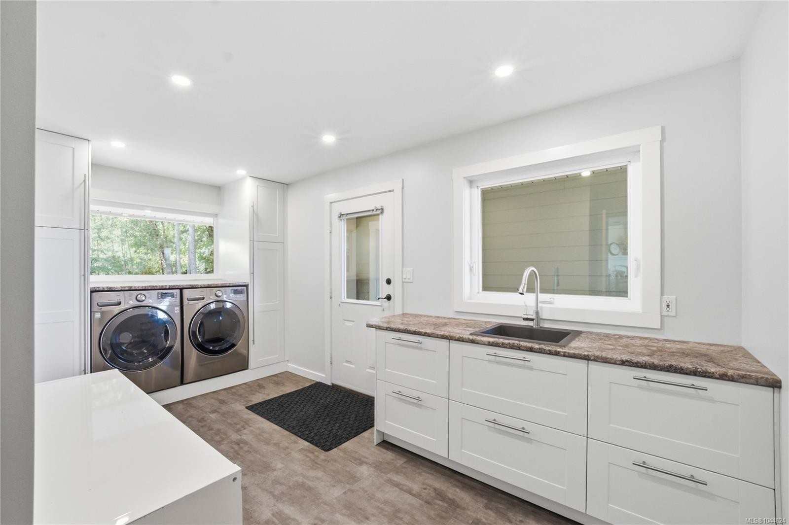 8485 Lisa Lane, Lantzville, BC