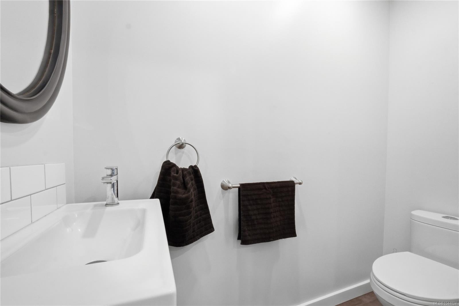8485 Lisa Lane, Lantzville, BC