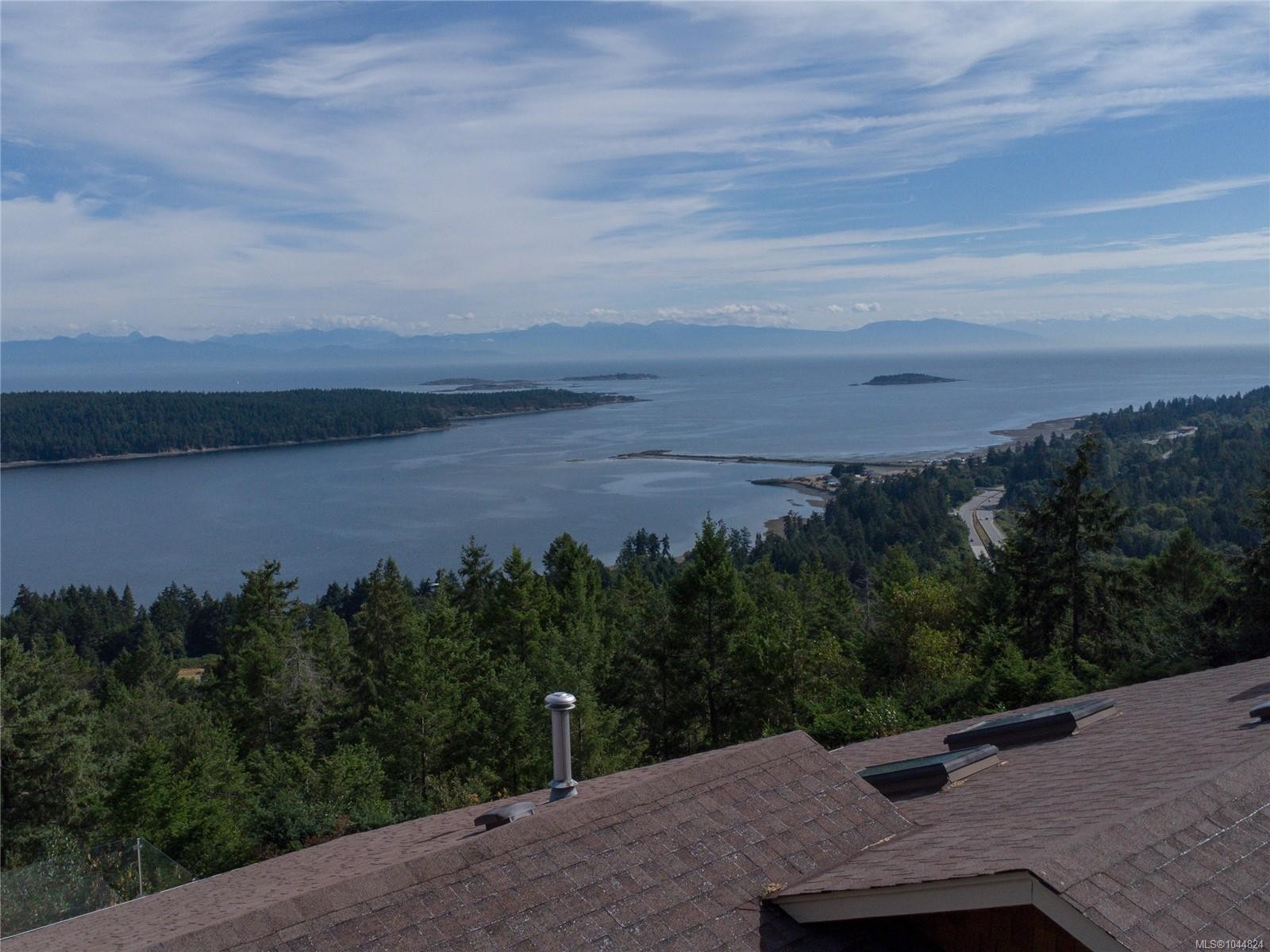 8485 Lisa Lane, Lantzville, BC