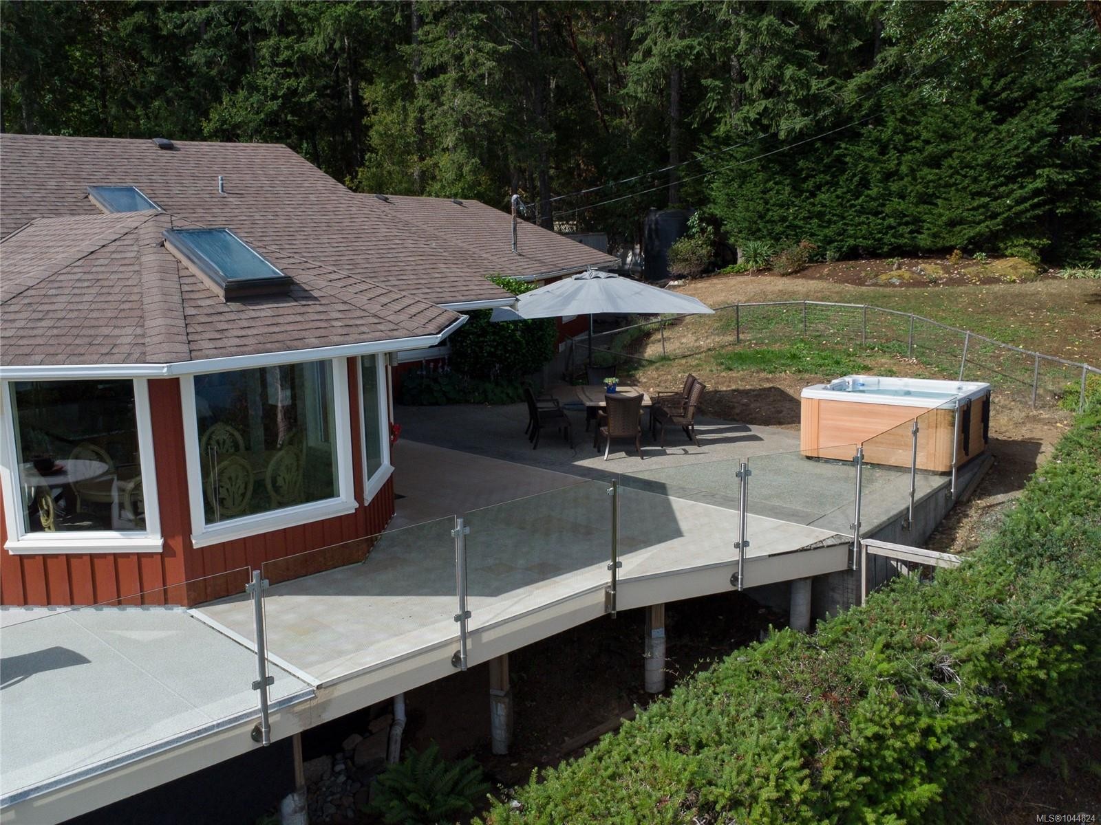8485 Lisa Lane, Lantzville, BC
