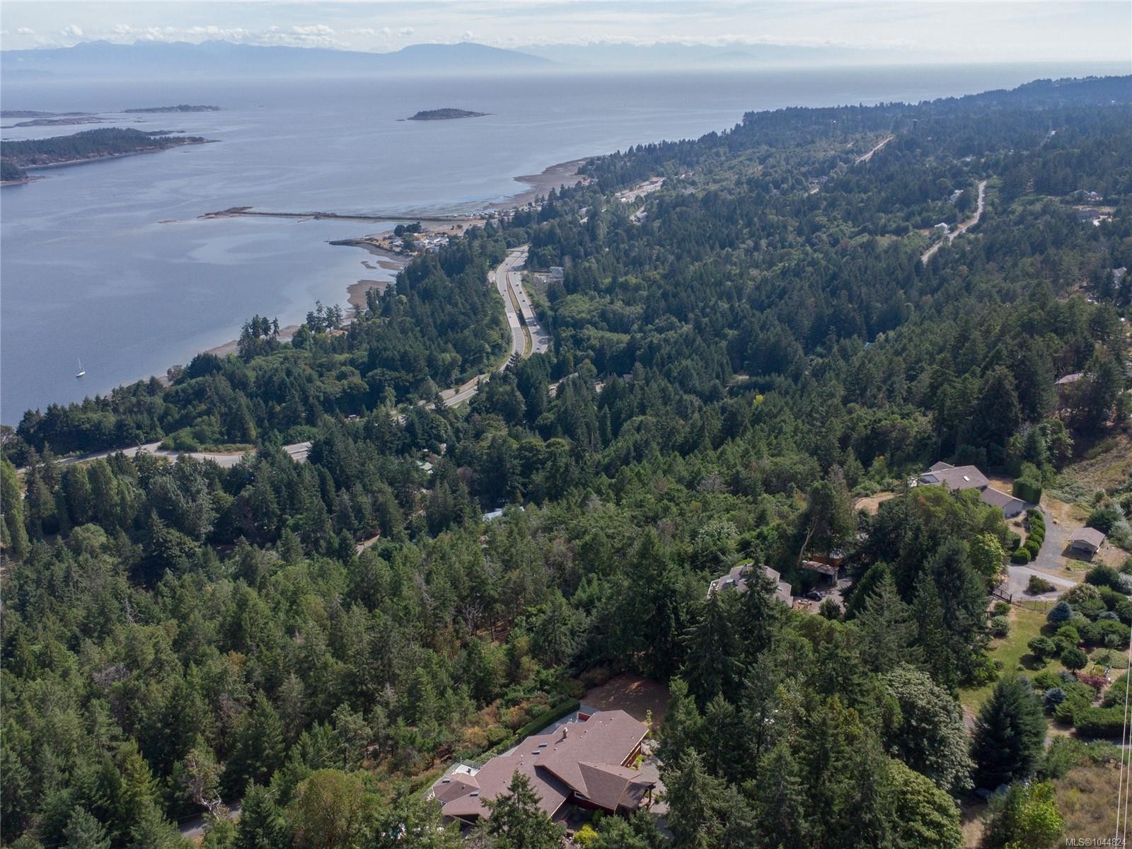 8485 Lisa Lane, Lantzville, BC