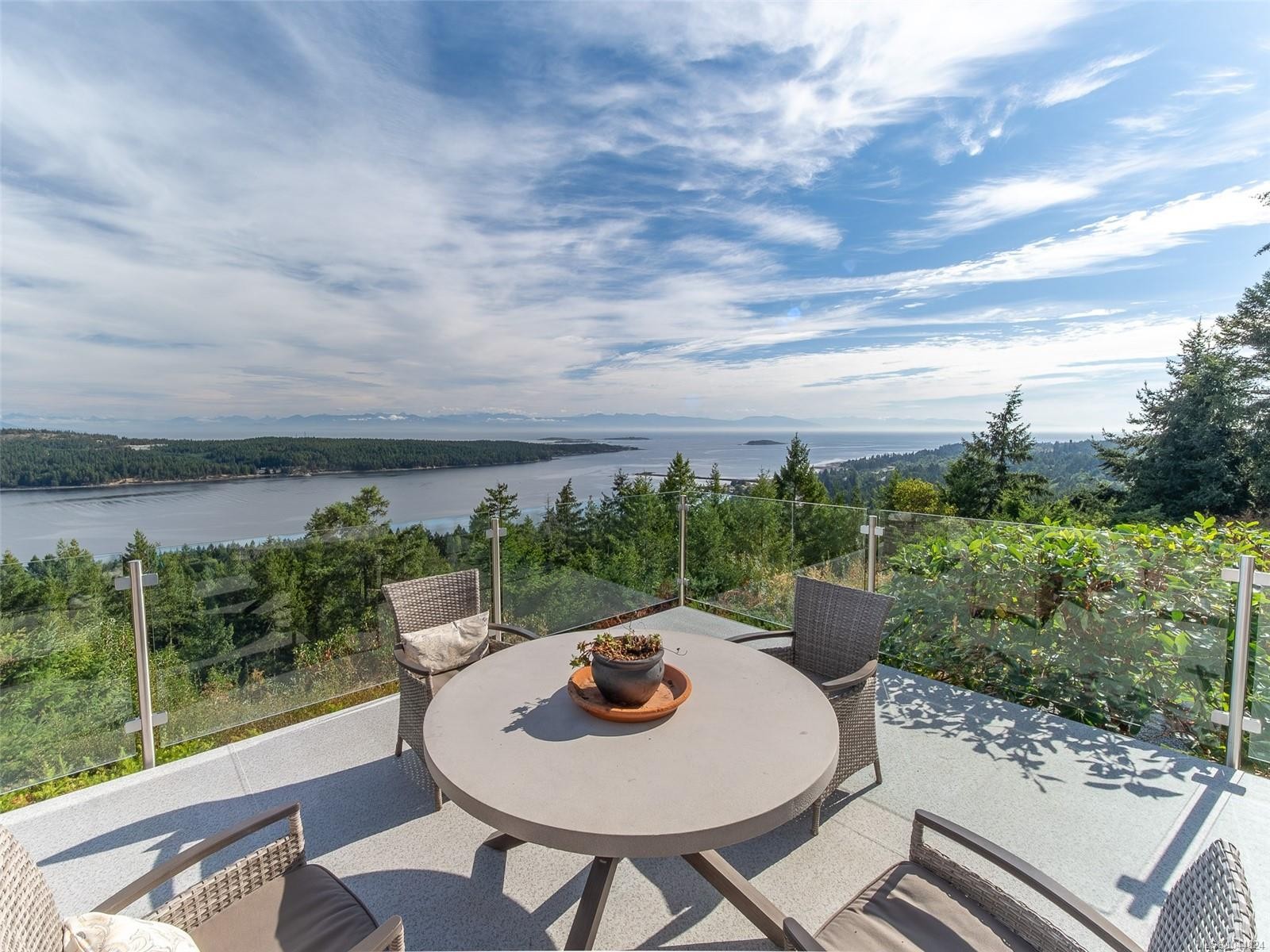 8485 Lisa Lane, Lantzville, BC