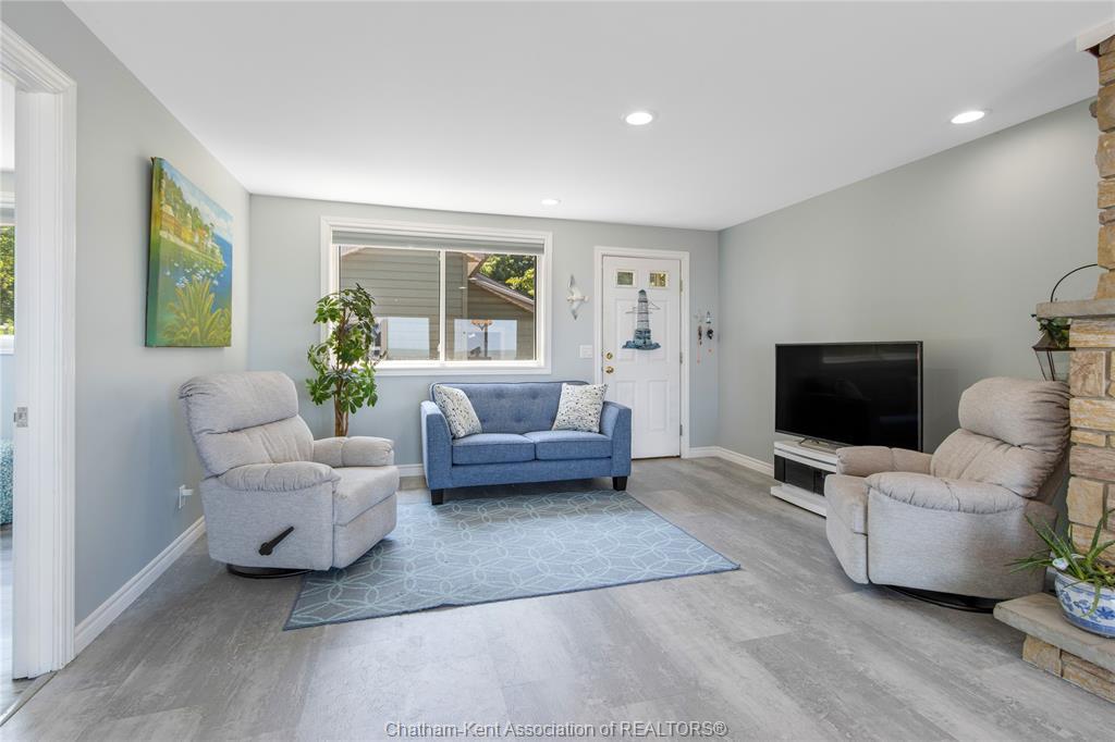 95 Island Crescent, Lighthouse Cove, ON - Indoor Photo Showing Living Room