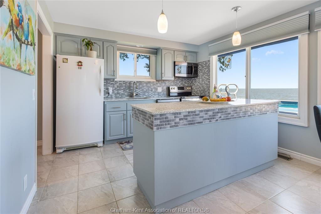 95 Island Crescent, Lighthouse Cove, ON - Indoor Photo Showing Kitchen