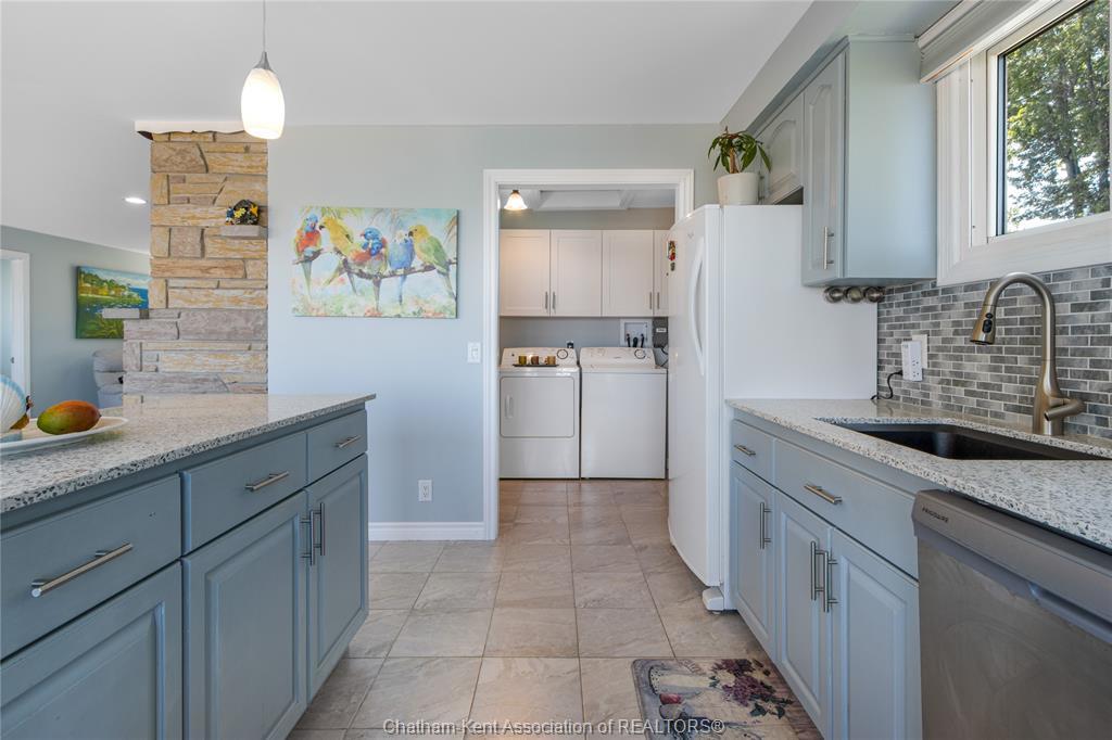 95 Island Crescent, Lighthouse Cove, ON - Indoor Photo Showing Kitchen
