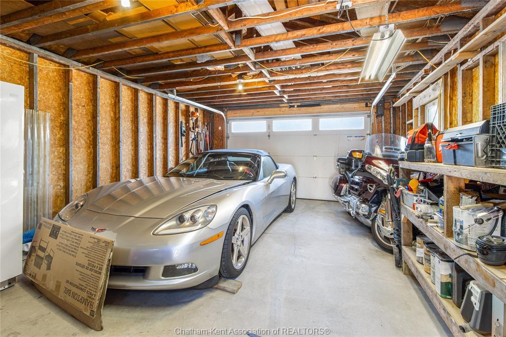 95 Island Crescent, Lighthouse Cove, ON - Indoor Photo Showing Garage