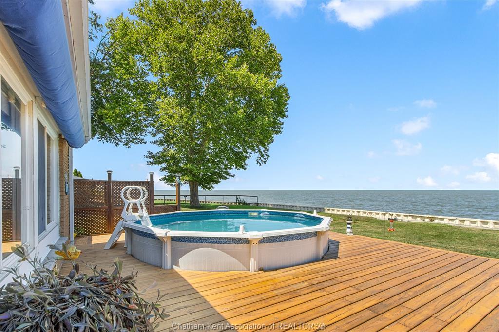 95 Island Crescent, Lighthouse Cove, ON - Outdoor With Above Ground Pool