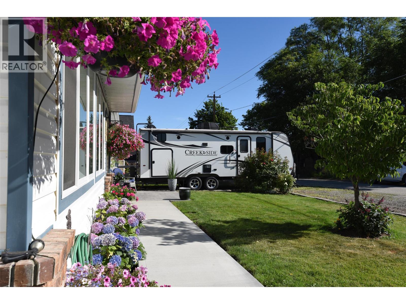 11414 Adams Avenue, Summerland, BC - Outdoor