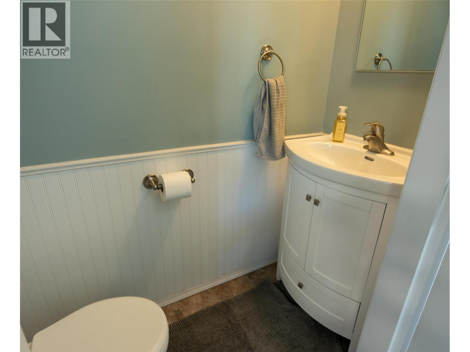 11414 Adams Avenue, Summerland, BC - Indoor Photo Showing Bathroom