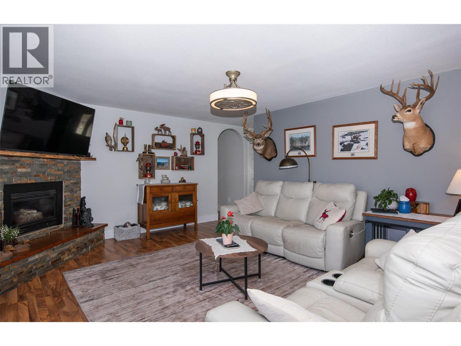 11414 Adams Avenue, Summerland, BC - Indoor Photo Showing Living Room With Fireplace