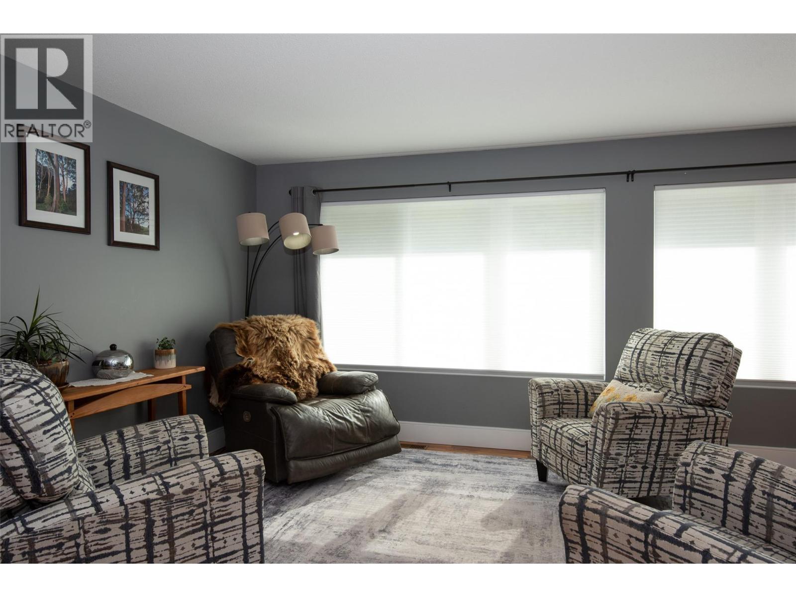 11414 Adams Avenue, Summerland, BC - Indoor Photo Showing Living Room