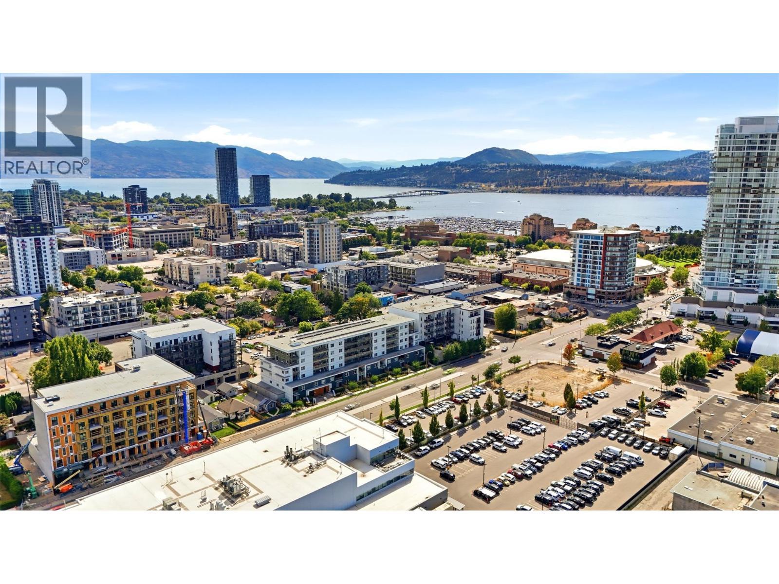 Close proximity to downtown waterfront - 623 Clement Avenue, Kelowna, BC - Outdoor With Body Of Water With View