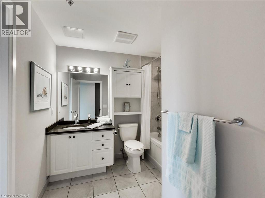 16 Concord Place Unit# 318, Grimsby, ON - Indoor Photo Showing Bathroom