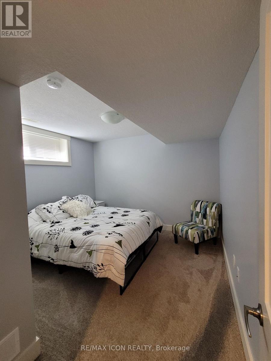 355 Northport Drive, Saugeen Shores, ON - Indoor Photo Showing Bedroom