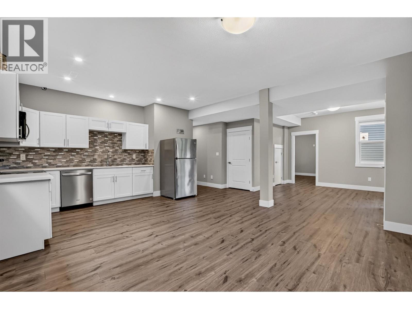 1218 Orizaba Court, Prince George, BC - Indoor Photo Showing Kitchen With Upgraded Kitchen