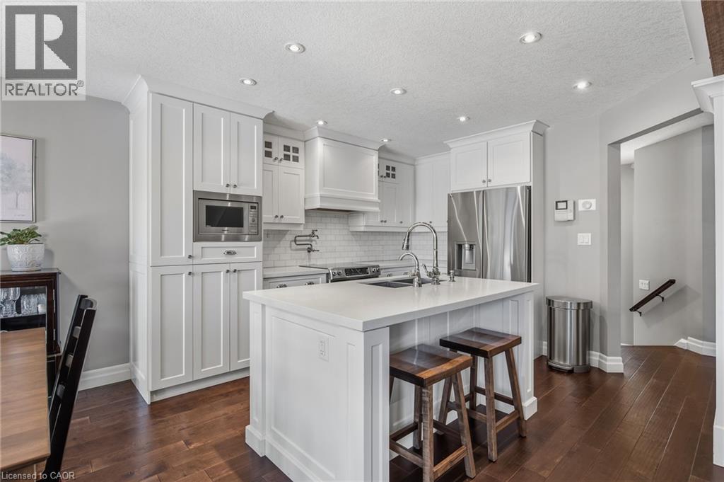 936 Dunblane Court, Kitchener, ON - Indoor Photo Showing Kitchen With Double Sink With Upgraded Kitchen