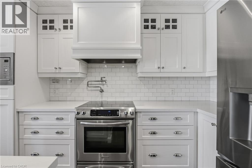 936 Dunblane Court, Kitchener, ON - Indoor Photo Showing Kitchen With Upgraded Kitchen
