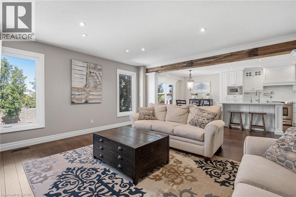 936 Dunblane Court, Kitchener, ON - Indoor Photo Showing Living Room