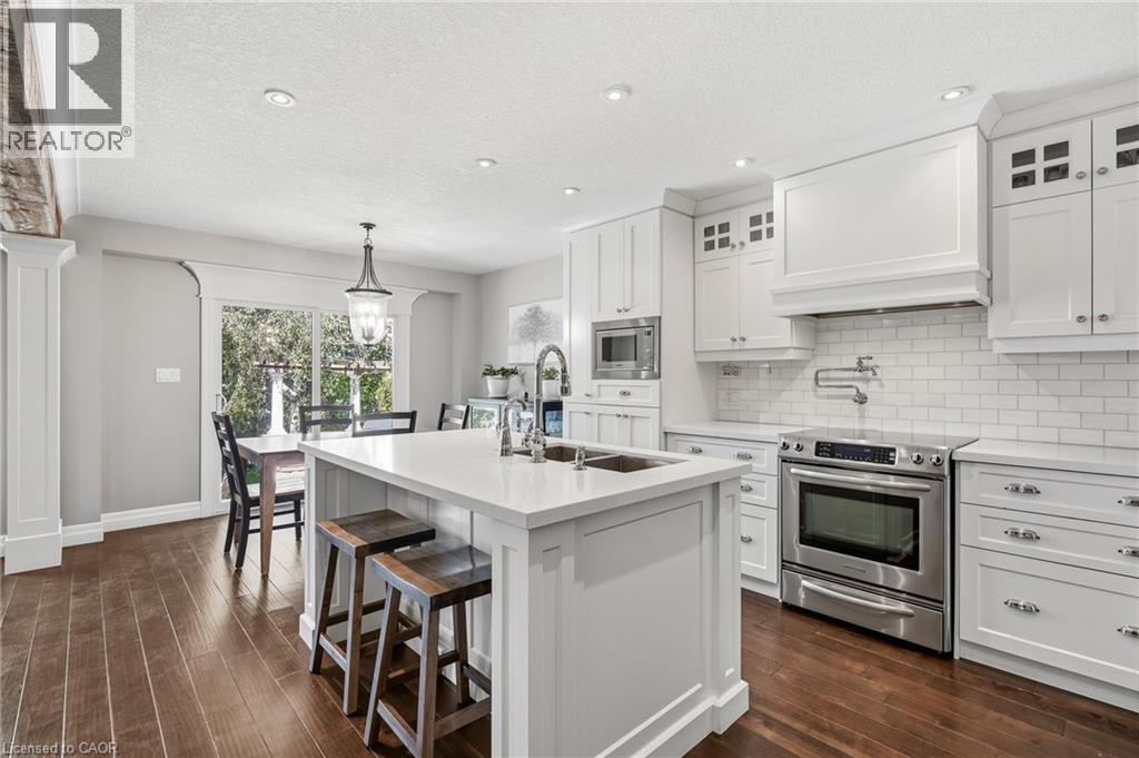 936 Dunblane Court, Kitchener, ON - Indoor Photo Showing Kitchen With Stainless Steel Kitchen With Double Sink With Upgraded Kitchen