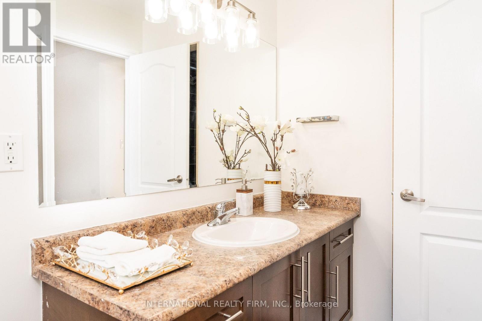 720 Stagg Gardens, Milton, ON - Indoor Photo Showing Bathroom