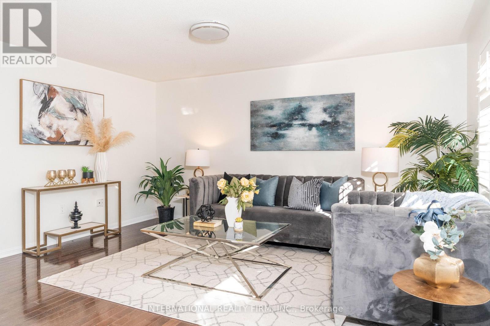 720 Stagg Gardens, Milton, ON - Indoor Photo Showing Living Room