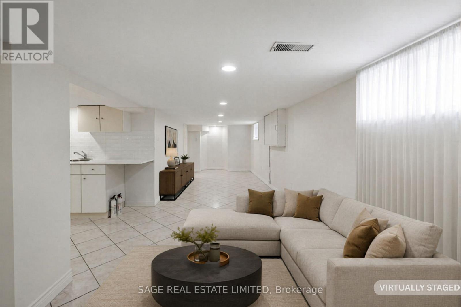 521 Glen Park Avenue, Toronto, ON - Indoor Photo Showing Living Room