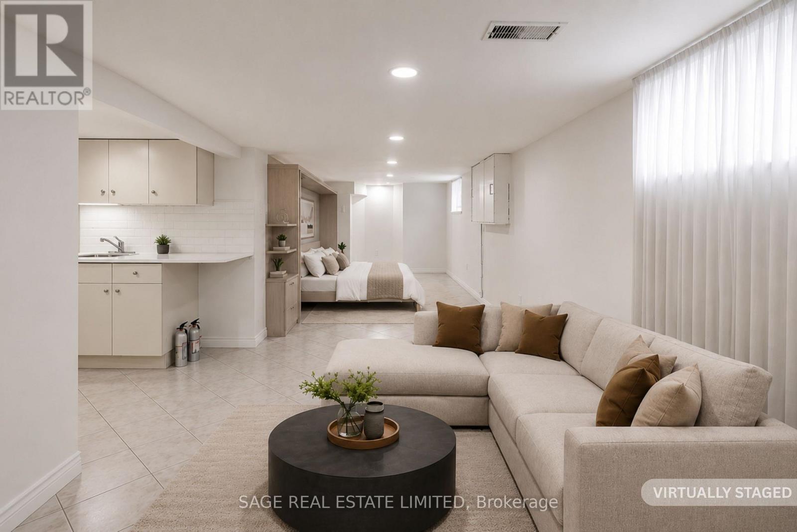 521 Glen Park Avenue, Toronto, ON - Indoor Photo Showing Living Room