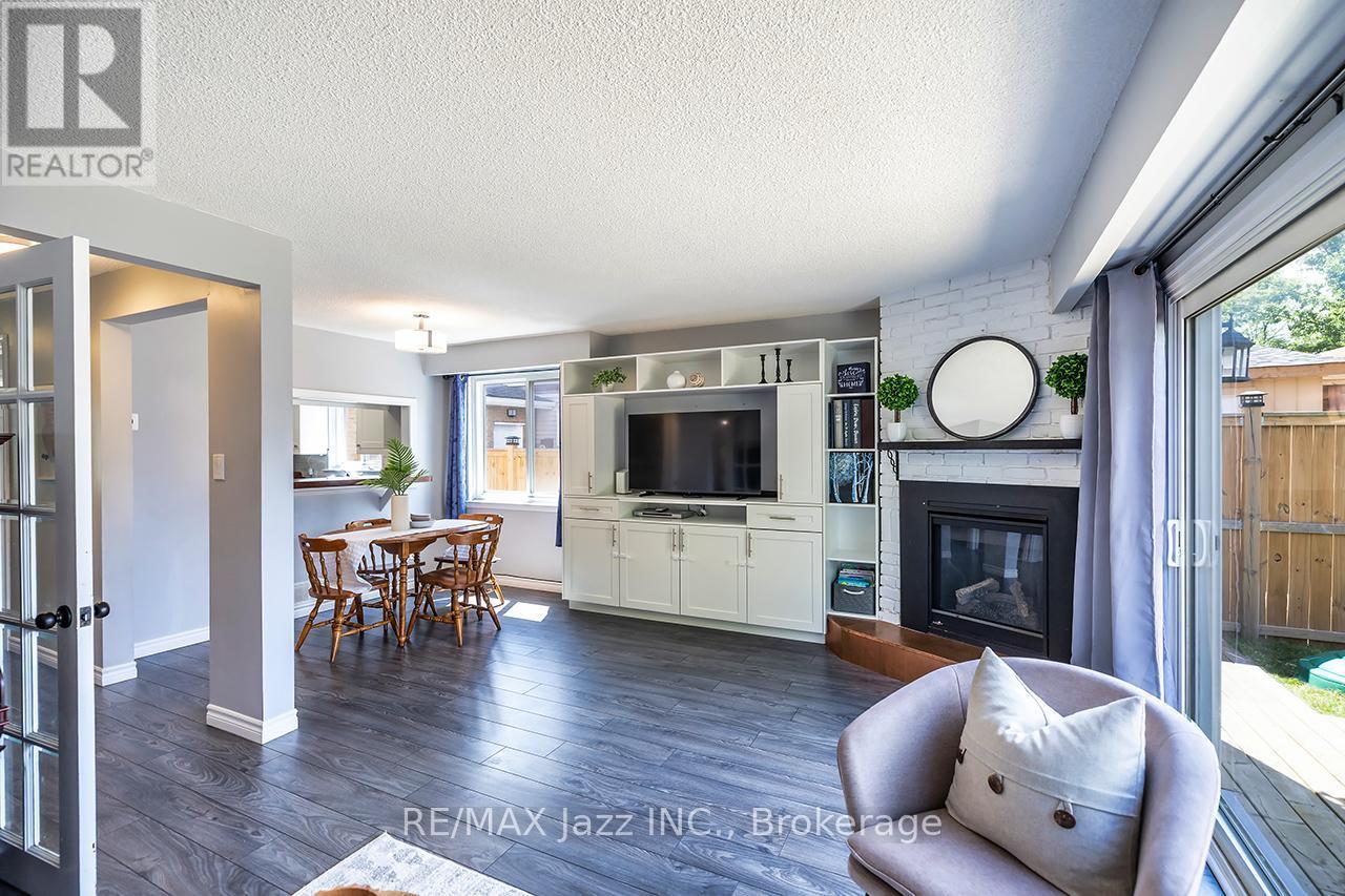 1324 Astra Court, Oshawa (Eastdale), ON - Indoor Photo Showing Living Room With Fireplace