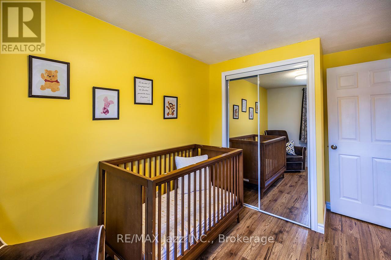 1324 Astra Court, Oshawa (Eastdale), ON - Indoor