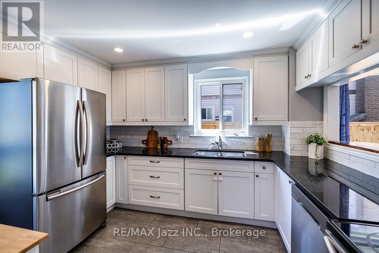 1324 Astra Court, Oshawa (Eastdale), ON - Indoor Photo Showing Kitchen With Double Sink