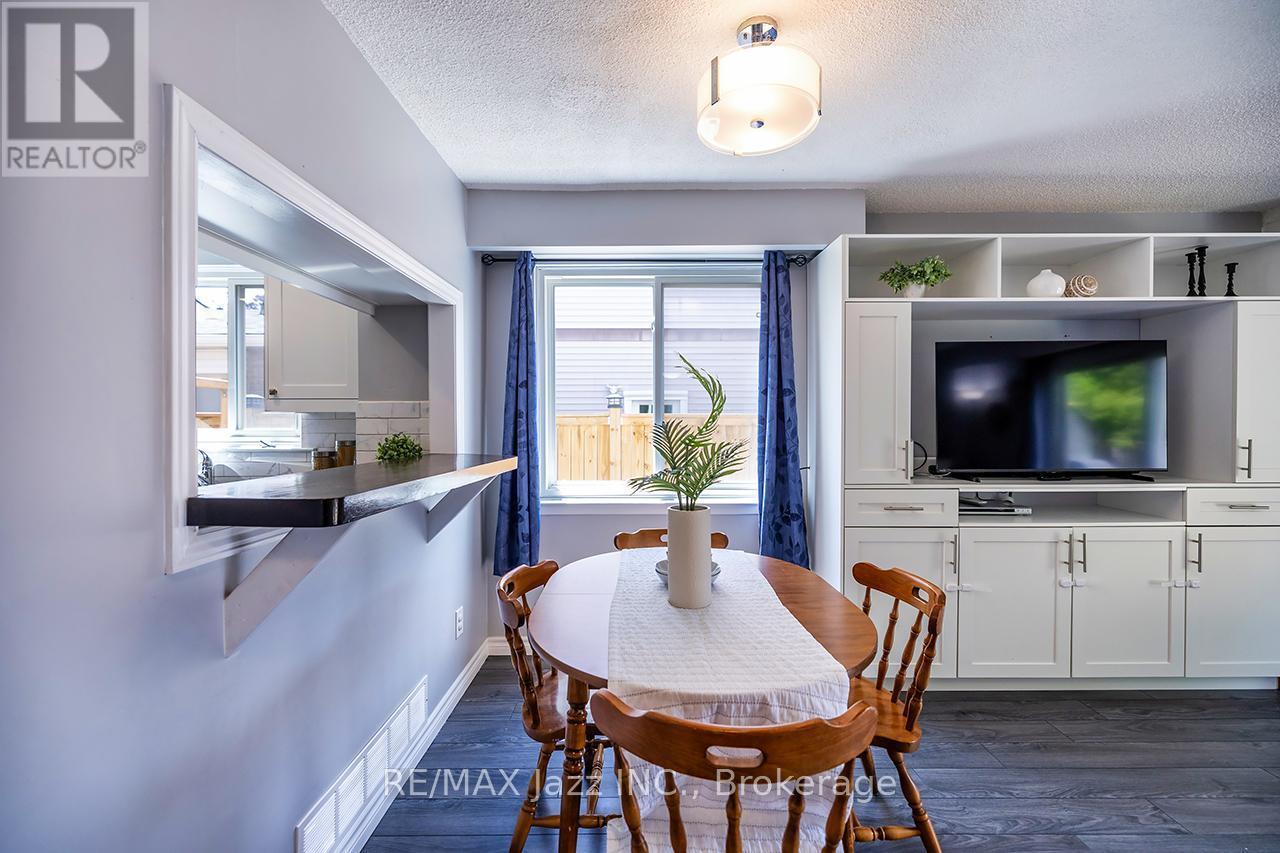 1324 Astra Court, Oshawa (Eastdale), ON - Indoor Photo Showing Dining Room