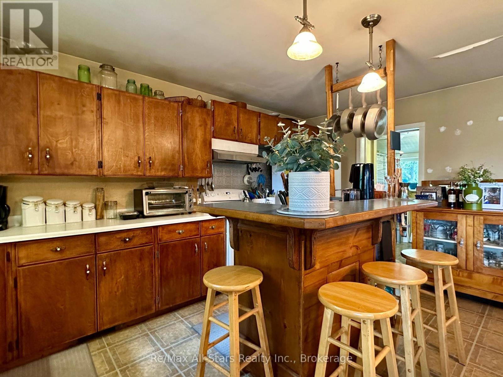 547 County Rd 36, Trent Lakes, ON - Indoor Photo Showing Kitchen