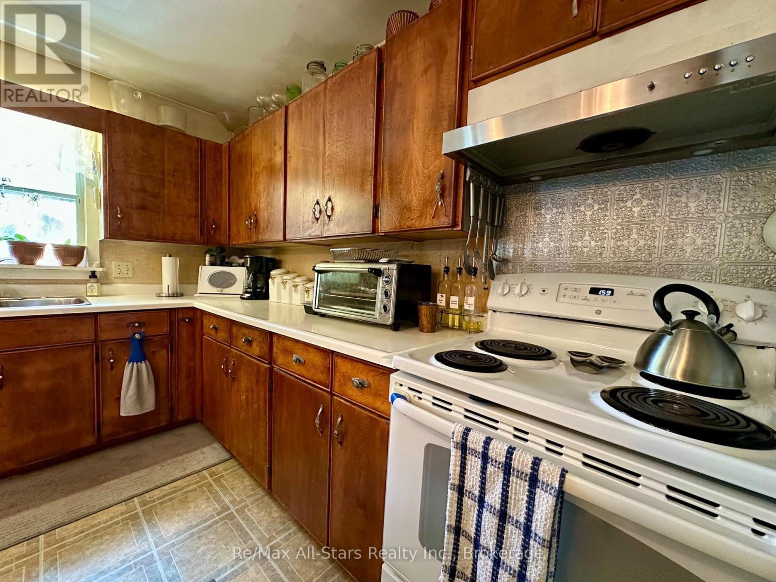 547 County Rd 36, Trent Lakes, ON - Indoor Photo Showing Kitchen