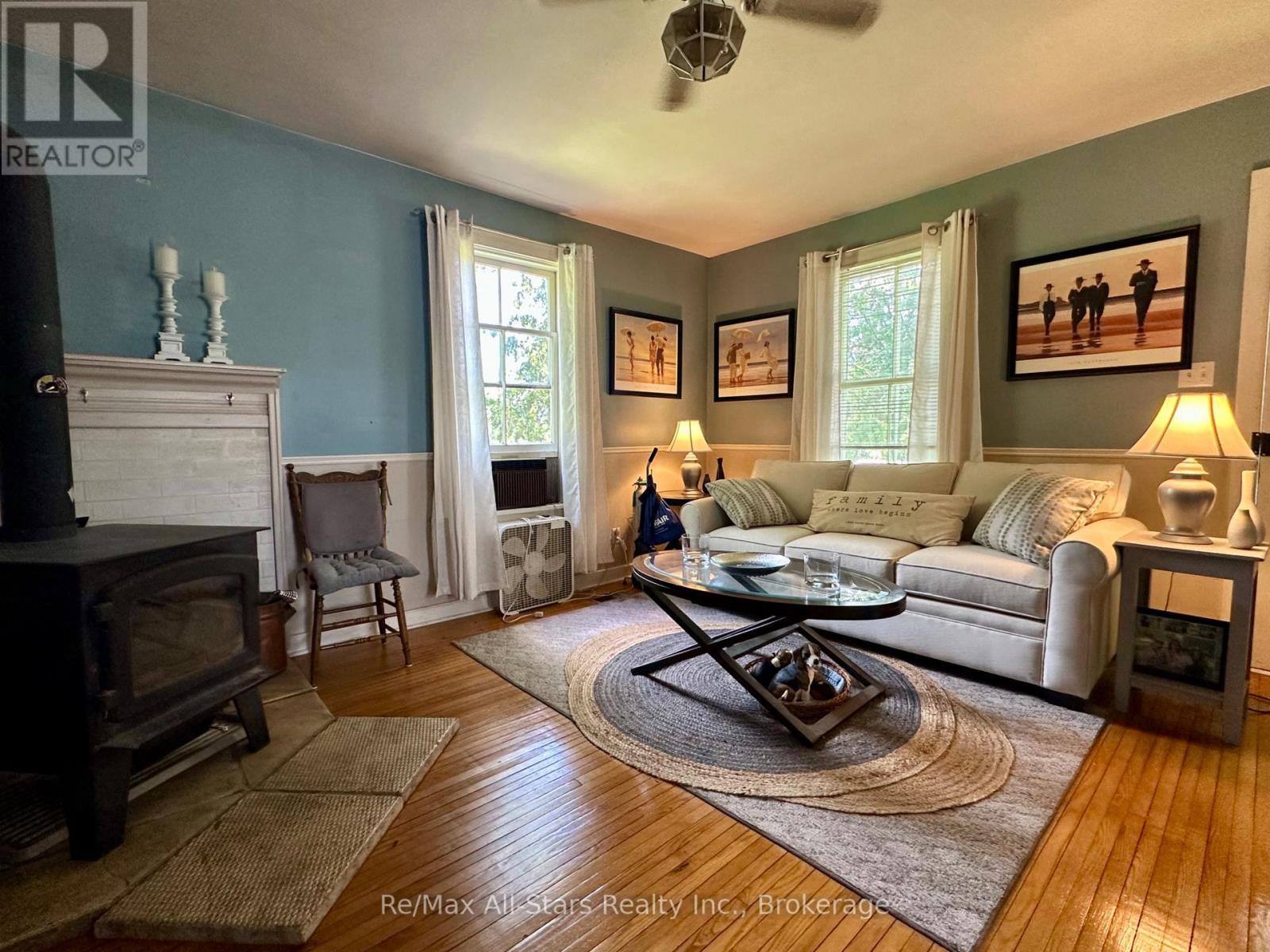 547 County Rd 36, Trent Lakes, ON - Indoor Photo Showing Living Room With Fireplace