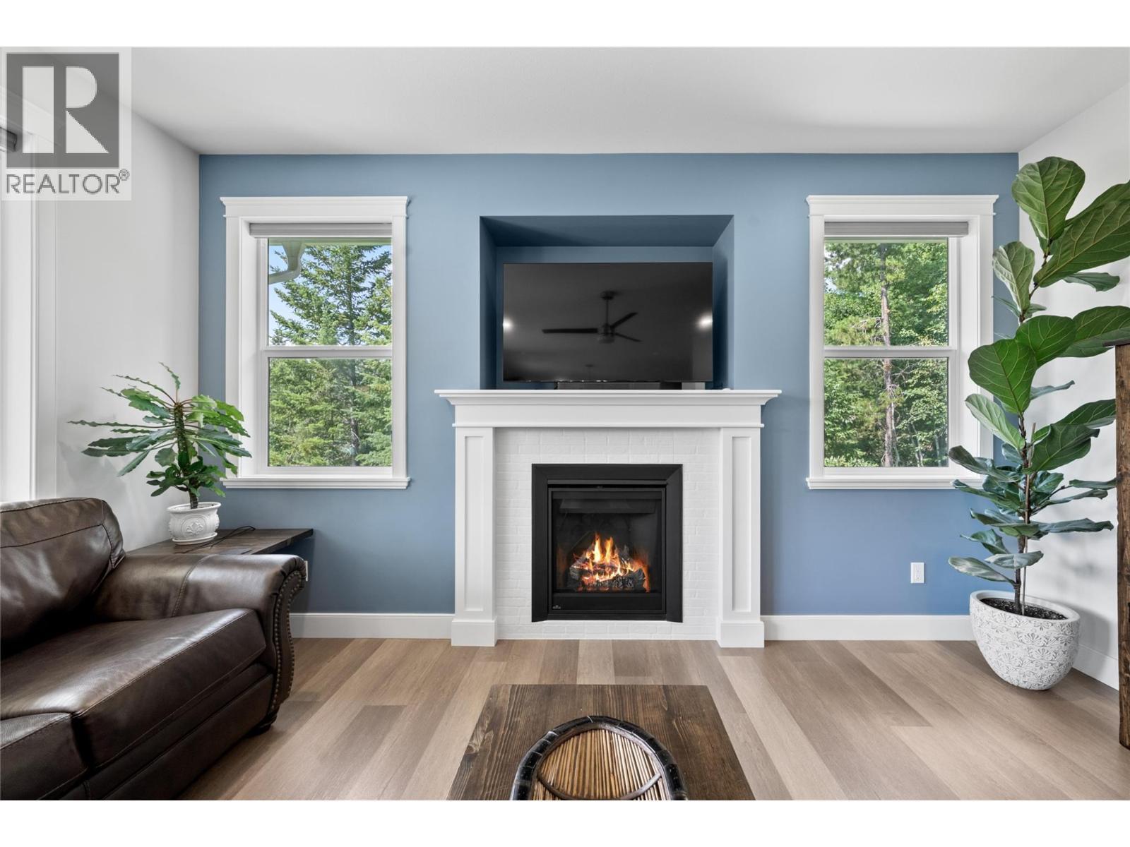 2592 Alpen Paradies Road Unit# 58, Blind Bay, BC - Indoor Photo Showing Living Room With Fireplace