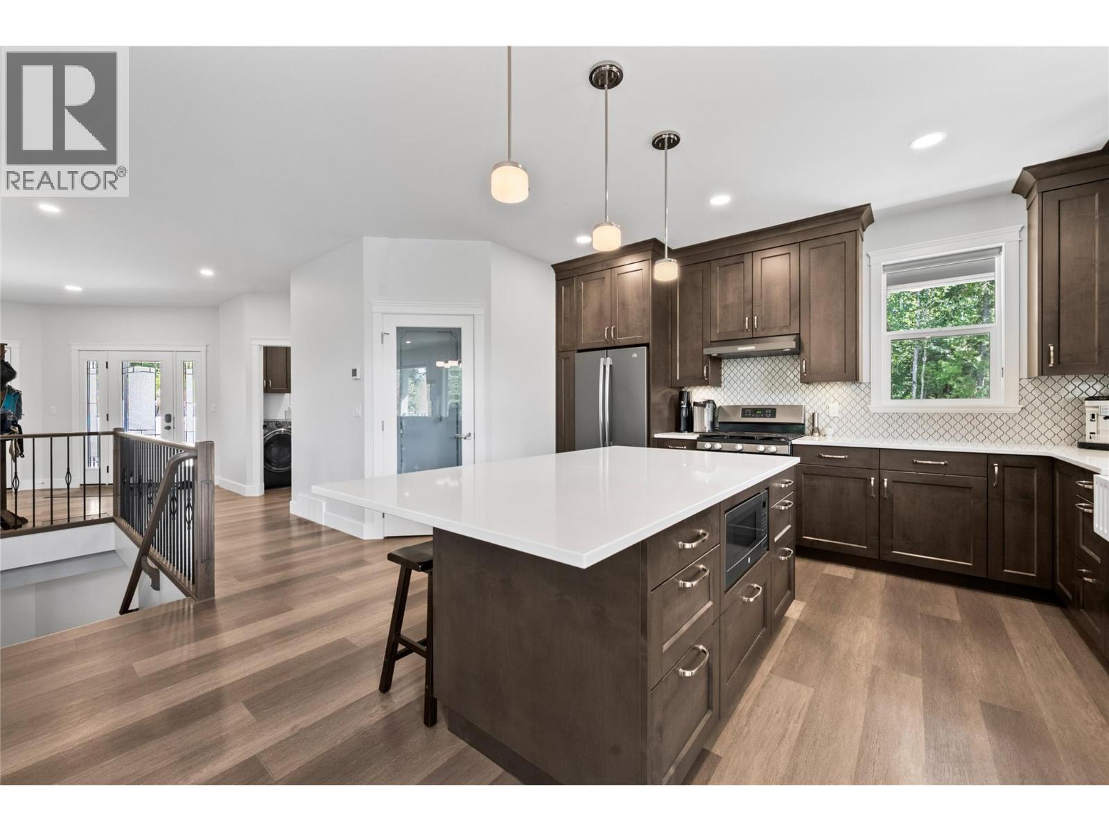 2592 Alpen Paradies Road Unit# 58, Blind Bay, BC - Indoor Photo Showing Kitchen With Upgraded Kitchen