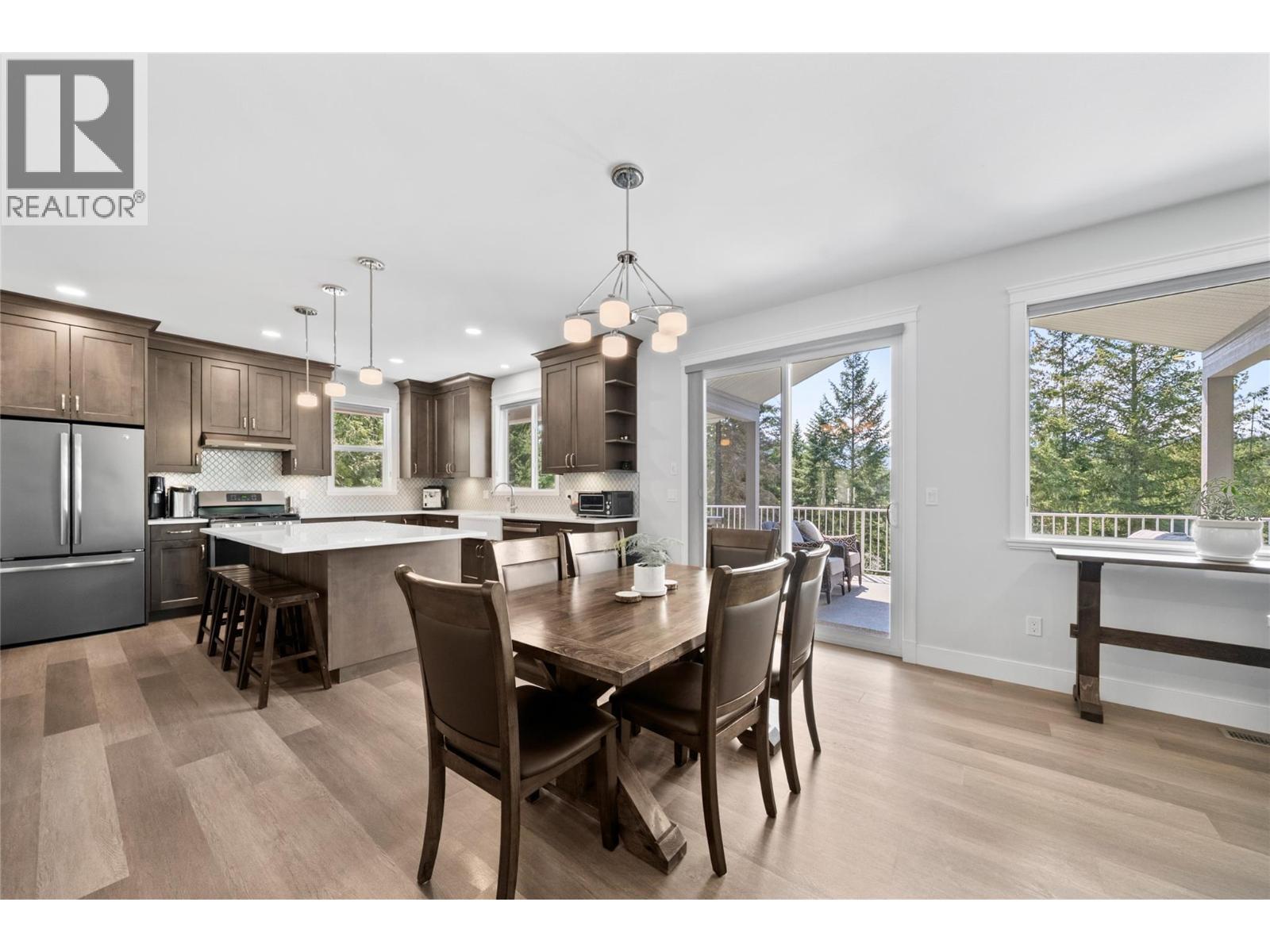 2592 Alpen Paradies Road Unit# 58, Blind Bay, BC - Indoor Photo Showing Dining Room