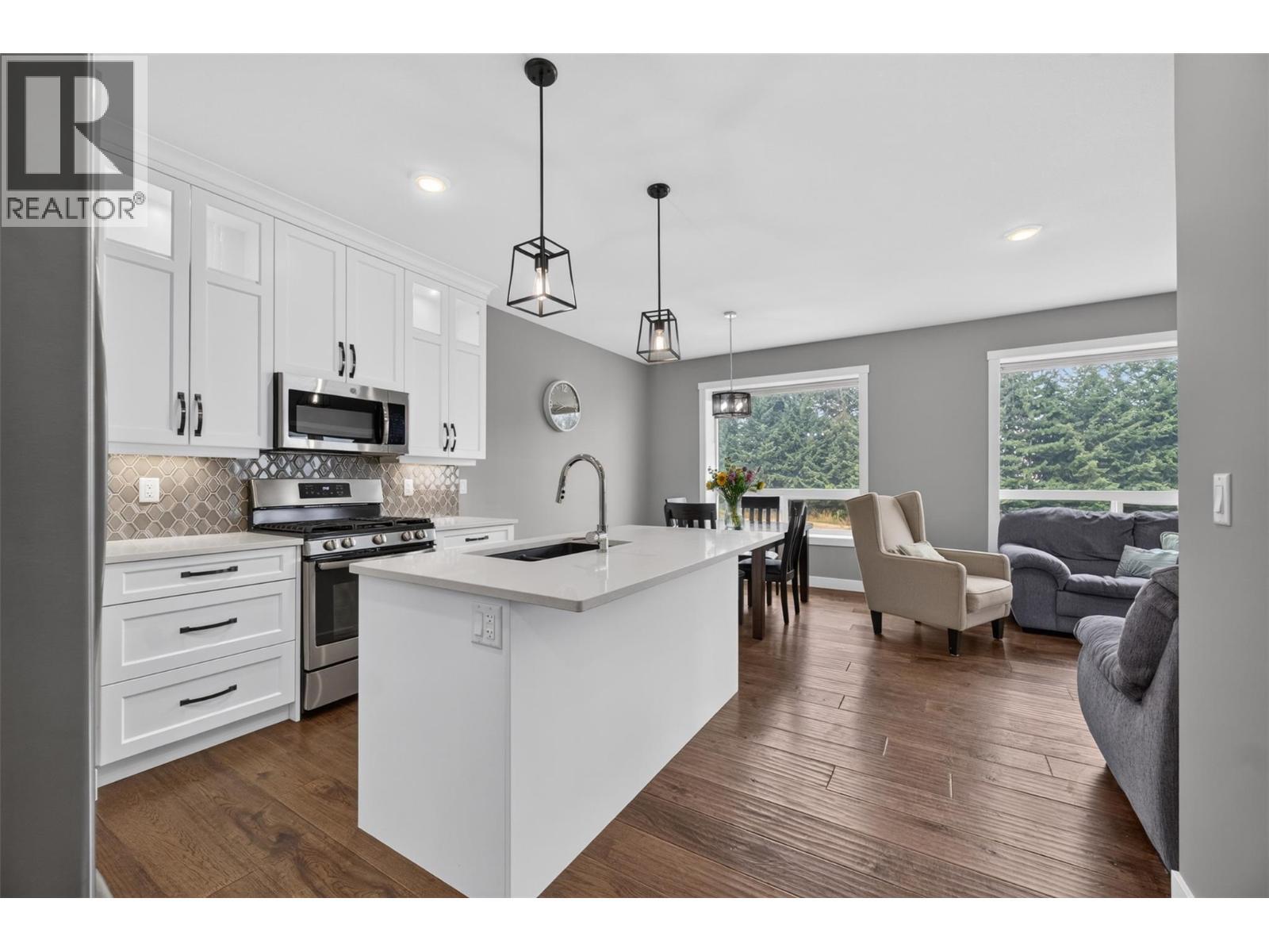 1791 10 Street Sw Unit# 27, Salmon Arm, BC - Indoor Photo Showing Kitchen With Upgraded Kitchen