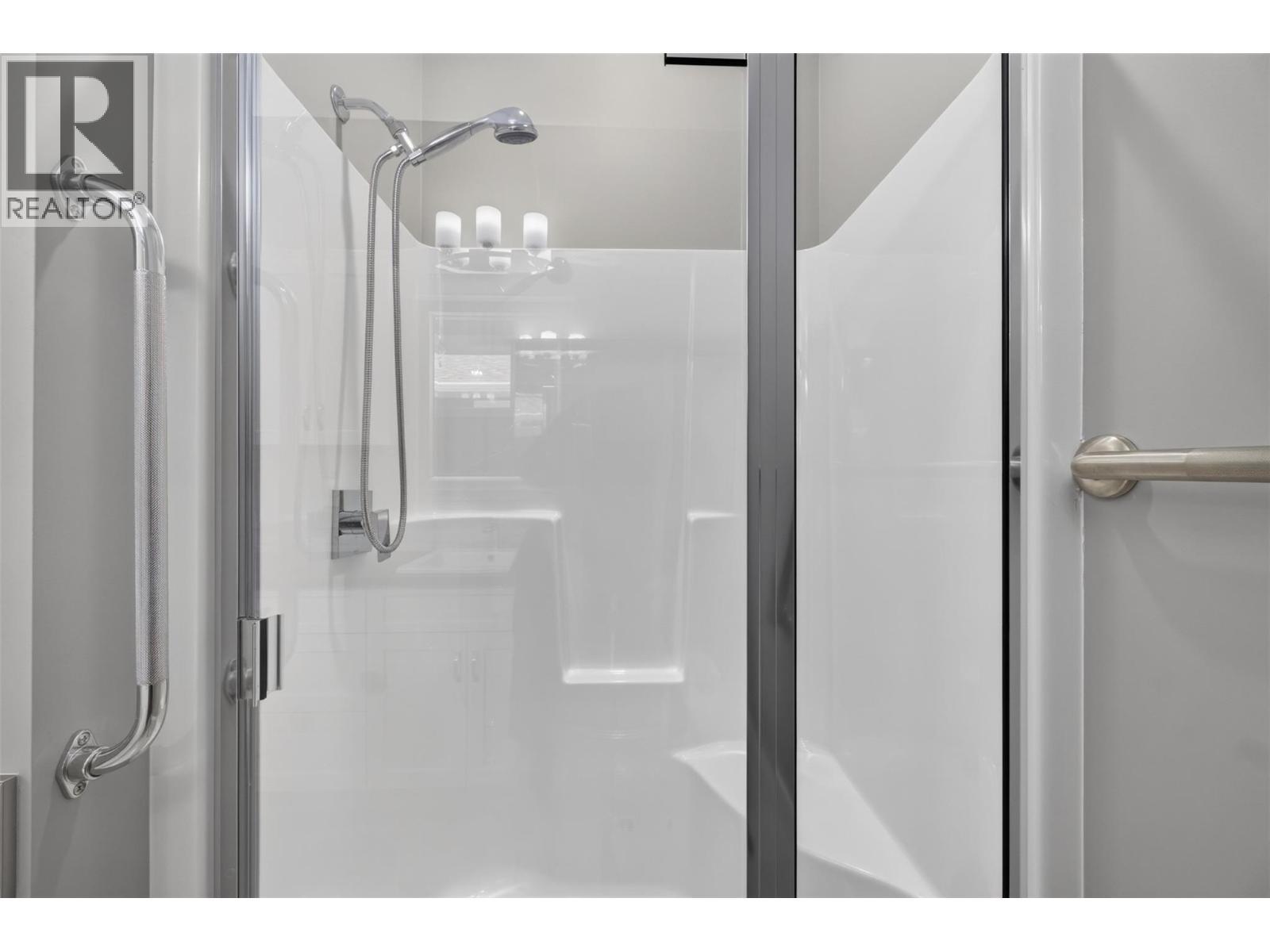 1791 10 Street Sw Unit# 27, Salmon Arm, BC - Indoor Photo Showing Bathroom
