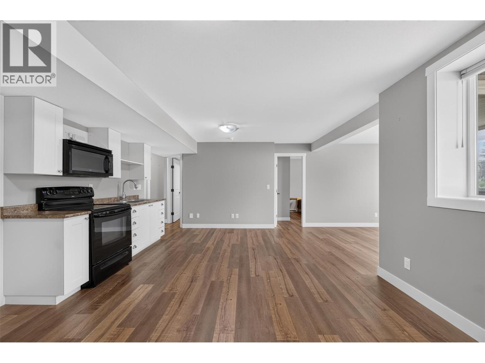 1791 10 Street Sw Unit# 27, Salmon Arm, BC - Indoor Photo Showing Kitchen