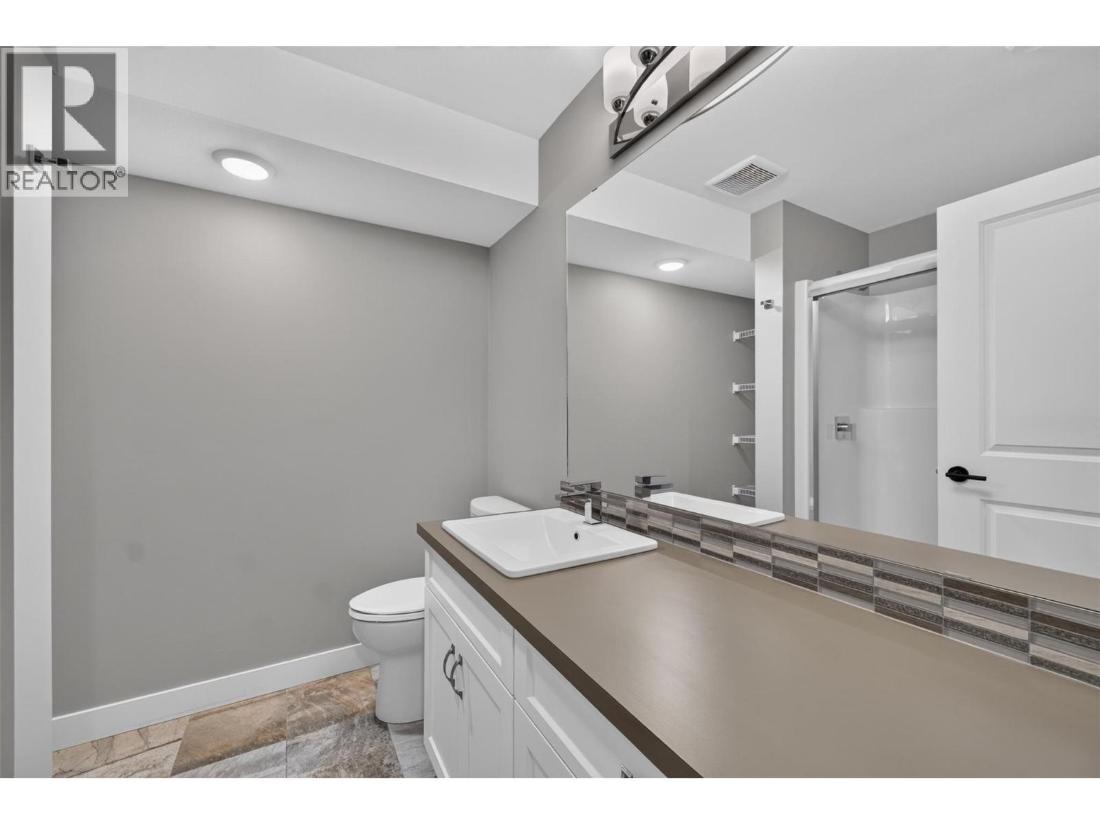 1791 10 Street Sw Unit# 27, Salmon Arm, BC - Indoor Photo Showing Bathroom