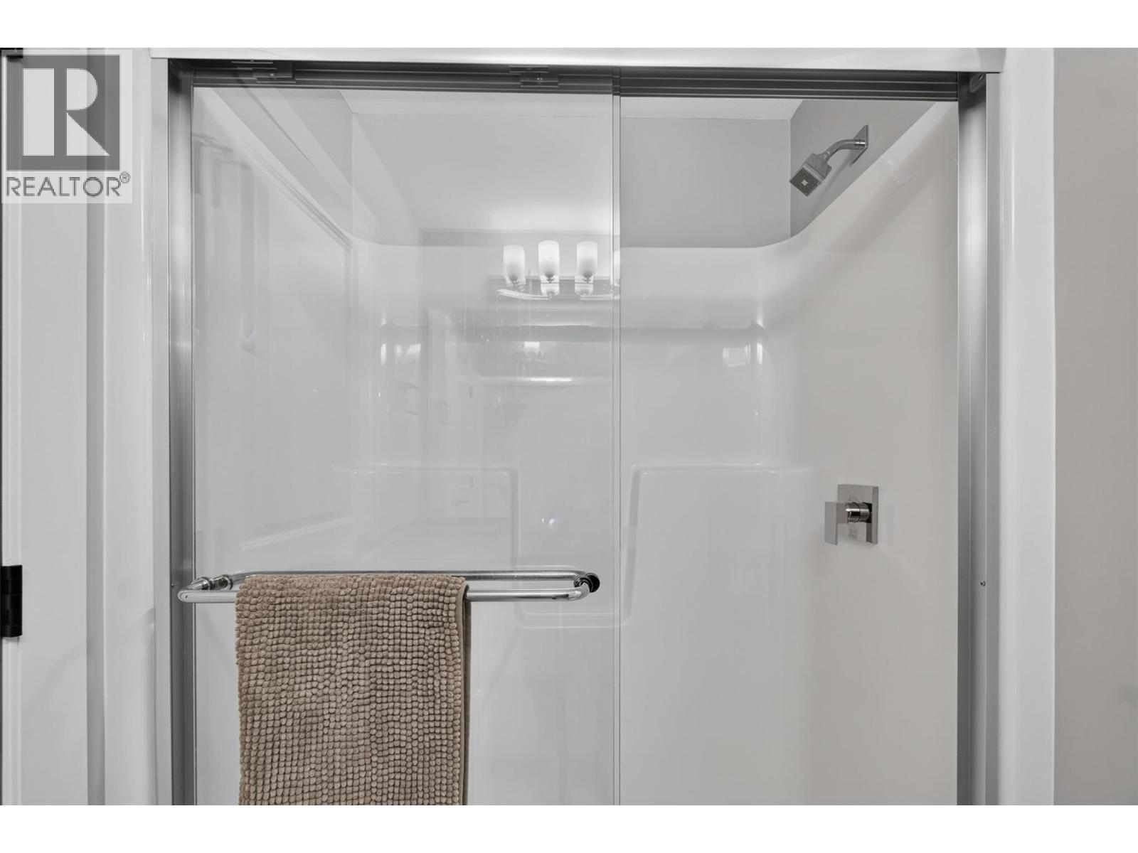 1791 10 Street Sw Unit# 27, Salmon Arm, BC - Indoor Photo Showing Bathroom